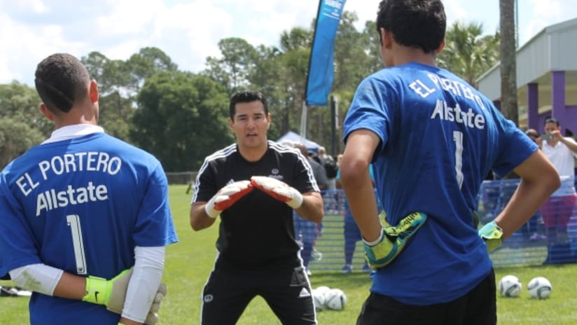 Former MLS goalkeeper Martín Zuñiga works with Orlando prospects during Sueño MLS 2015