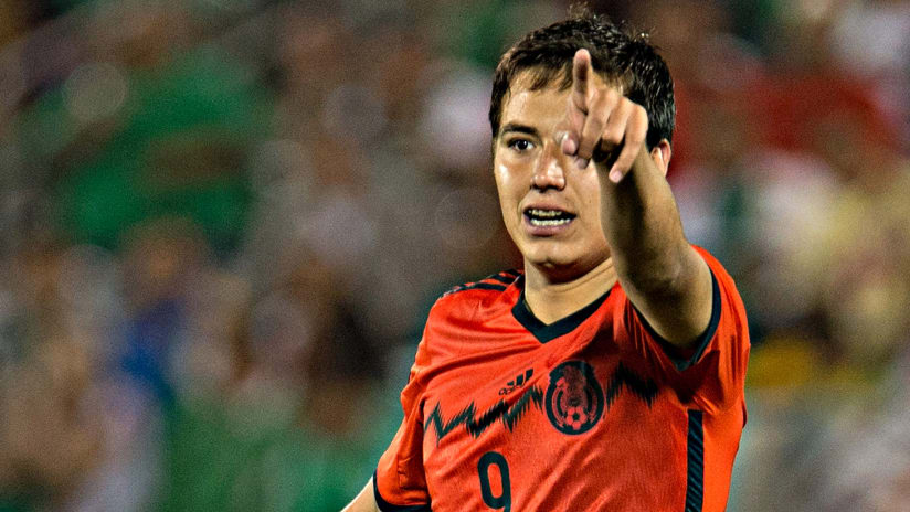 Erick "Cubo" Torres points with Mexico