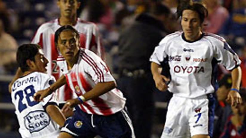 Chivas USA jugo en San Diego su primer duelo amistoso contra el club de la primera division mexicana Atlante.