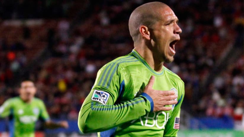 Osvaldo Alonso celebrates a goal for the Seattle Sounders at FC Dallas