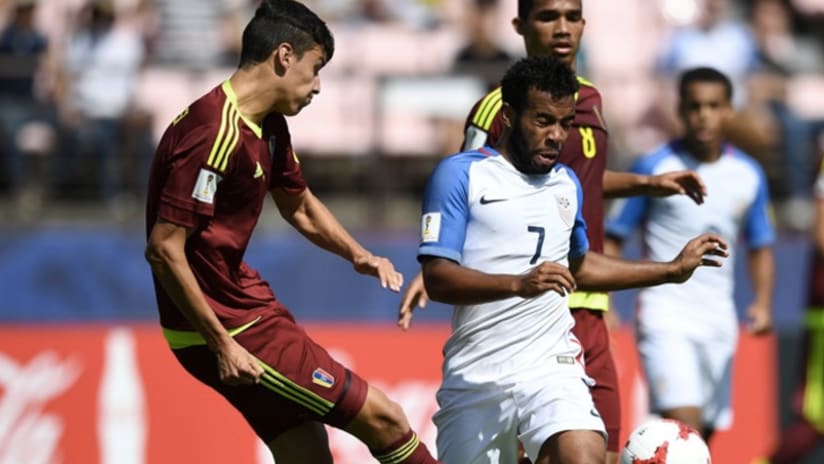 Eryk Williamson blocks a shot by Venezuela - FIFA Under-20 World Cup - June 4, 2017