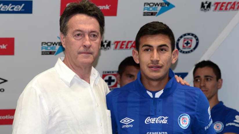 Jose Villarreal intro'ed with Cruz Azul