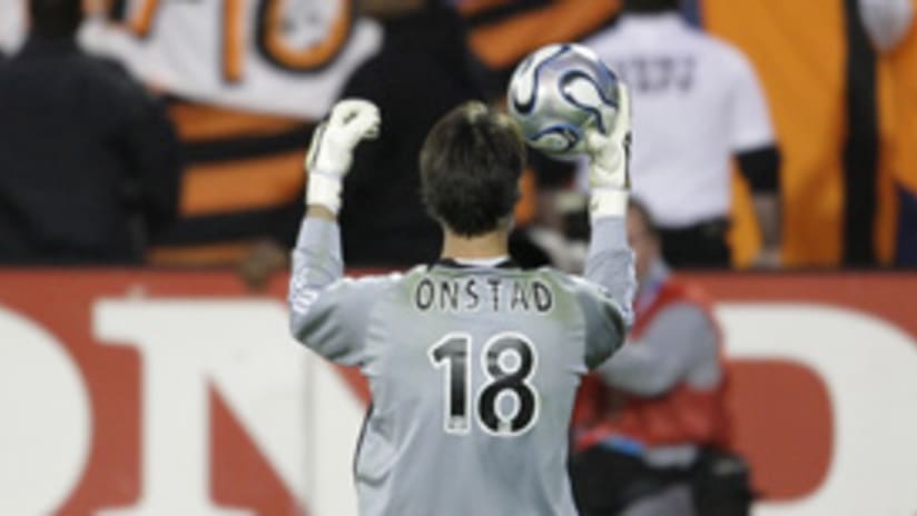 Goalkeeper Pat Onstad will look to help lead Houston over Chivas USA for a big win.