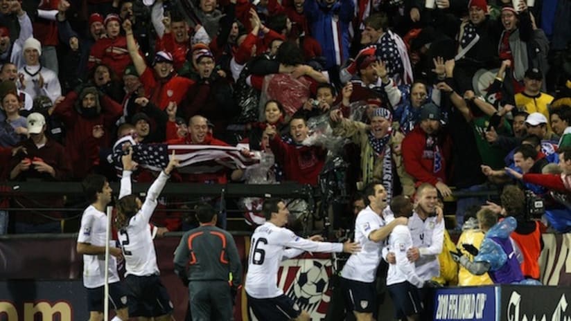 USMNT celebrates goal against Mexico in 2009 World Cup qualifier