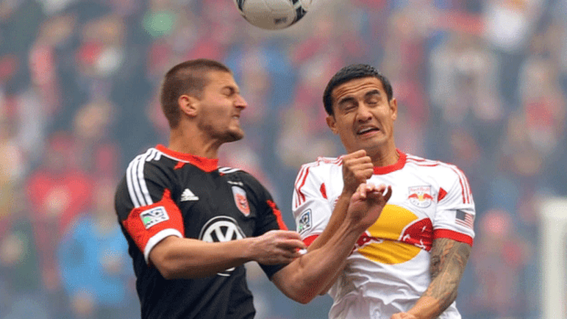 Perry Kitchen vs Tim Cahill - New York Red Bulls