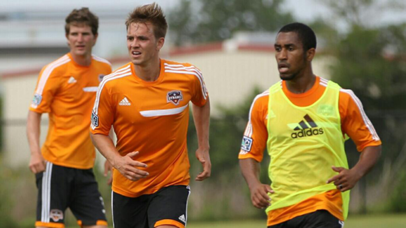 Stuart Holden trains with Houston Dynamo in preparation for USMNT camp -