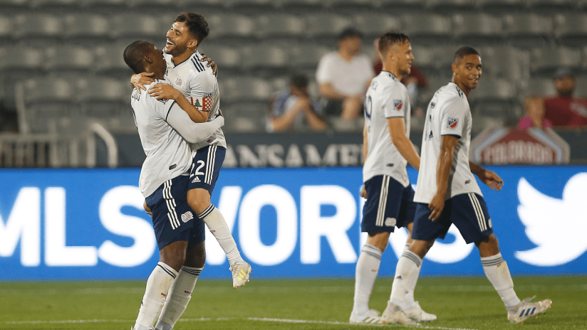 Carles Gil and Juan Fernando Caicedo goal celebration (2019, Colonial)