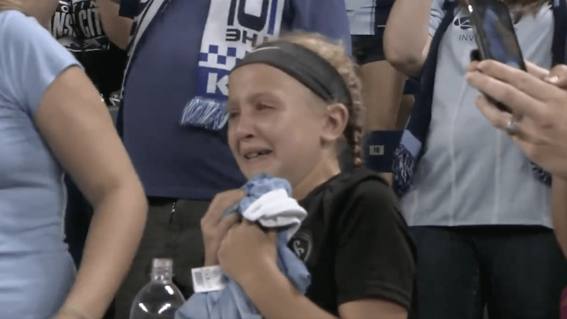 Johnny Russell jersey exchange with young girl getting super emotional - August 18, 2018