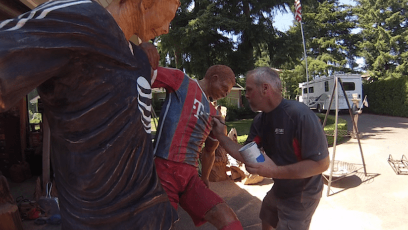 World Chainsaw King Bob King paints 2014 All-Star wooden sculptures