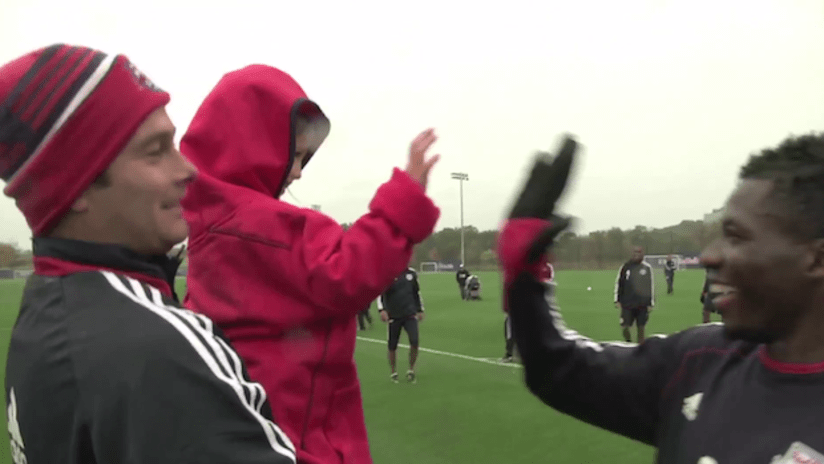 New York Red Bulls coach Mike Petke carries special signing, five-year-old Irelyn Maloney