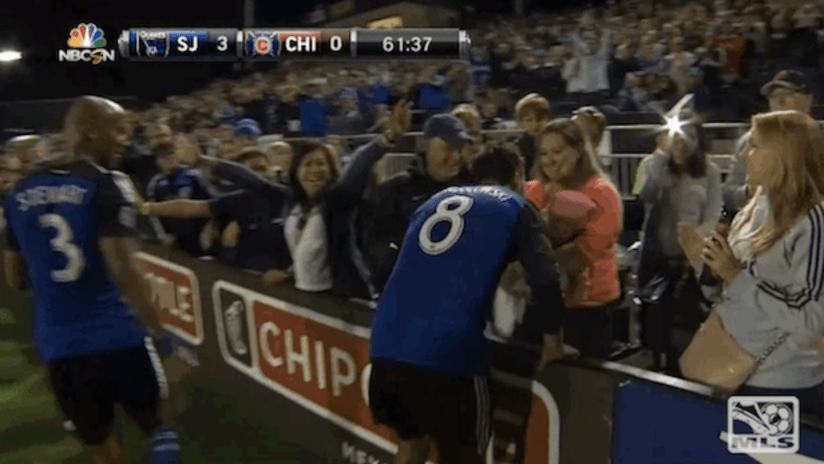 Chris Wondolowski celebrates goal by kissing his daughter on the sideline