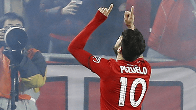 Alejandro Pozuelo points to sky - Toronto FC - March 29, 2019