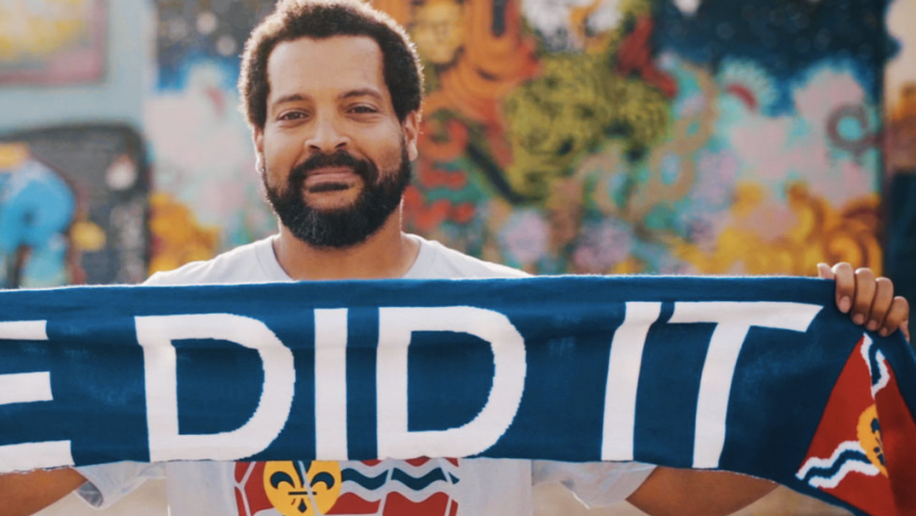 St. Louis - Fan with "We did it" scarf