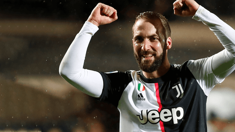 Gonzalo Higuain - Juventus - arms up in celebration