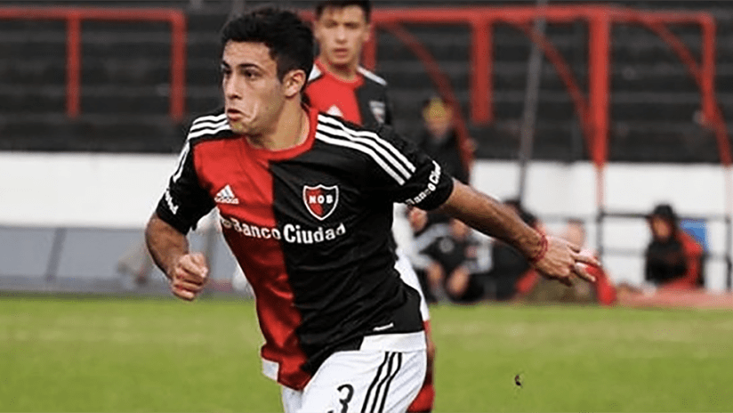 Milton Valenzuela - playing for Newell’s Old Boys - close up
