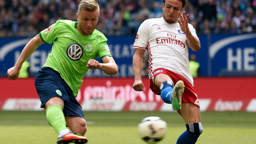 Jakub Blaszczykowski - VfL Wolfsburg - Takes a shot vs. Hamburg