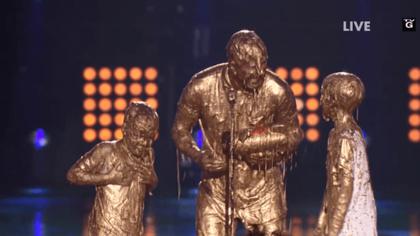David Beckham and sons soaked in golden good at 2014 Nickelodeon Kids' Choice Awards