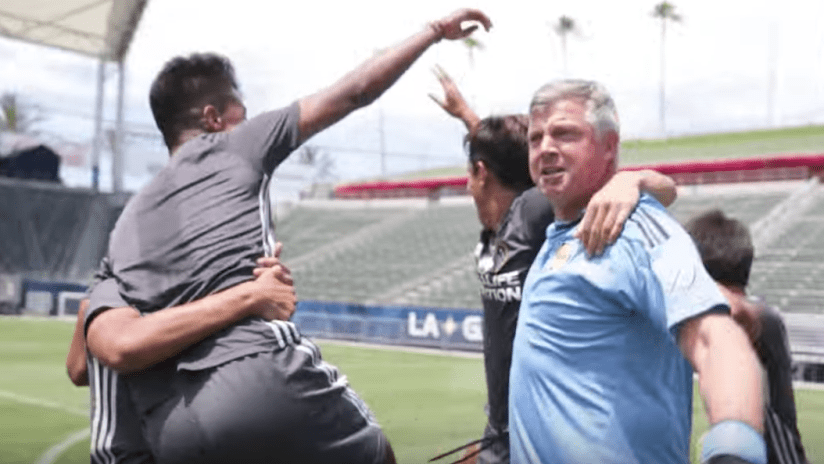 Kevin Hartman with LA Galaxy academy players - Thumbnail