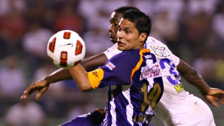Crew signs Costa Rican forward Jairo Arrieta -
