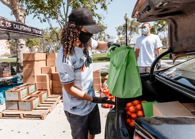 Veggie Box Donation | LAFC Steps Up For Part-Time Staff & Local Community -