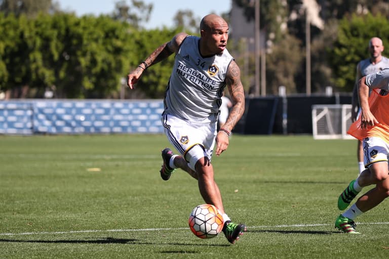 Bruce Arena expects Nigel de Jong to have a “tremendous” influence on the LA Galaxy’s young players -