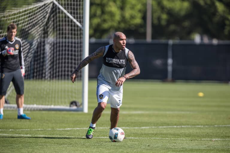 After his first training session in Los Angeles, Nigel de Jong hoping to see minutes in the Galaxy’s friendly with San Jose Earthquakes -