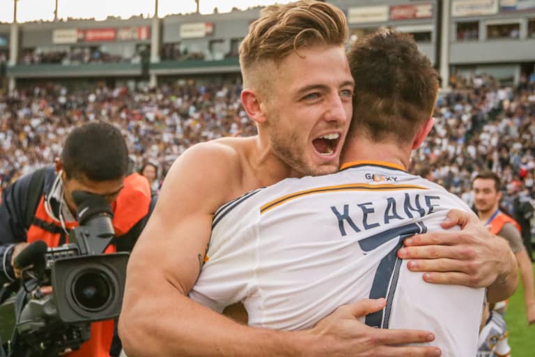 LA Galaxy defender Robbie Rogers announces retirement from professional soccer -