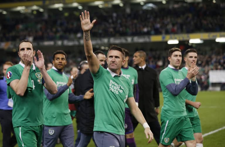 Robbie Keane and the Republic of Ireland qualify for Euro 2016 in France | INSIDER -