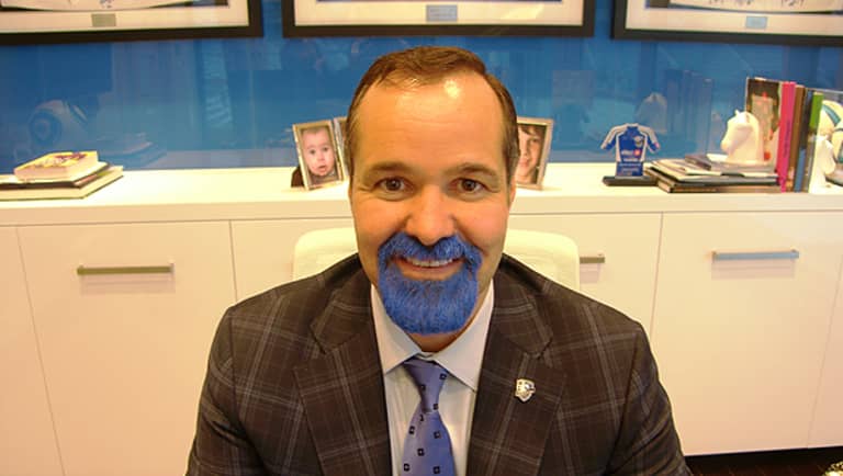 Joey Saputo dyes his beard blue -