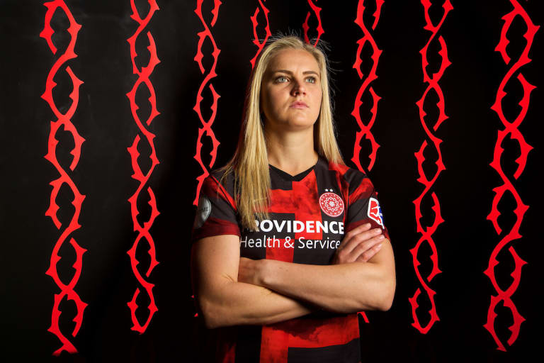 Thorns in France: Les Portraits | Lindsey Horan: The Ascent -