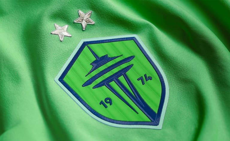 Our new crest with two stars on a primary kit.