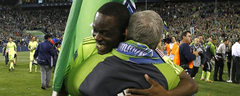 Seattle Sounders honor Gary Wright with Golden Scarf before SEAvVAN -