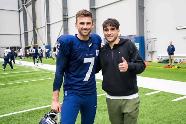 Sounders midfielder Nicolás Lodeiro visits Seahawks practice and it is the greatest thing you will ever see -