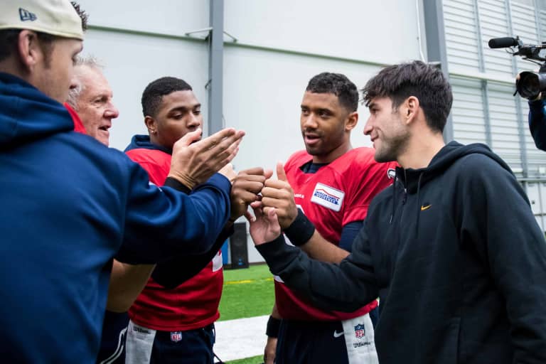 Sounders midfielder Nicolás Lodeiro visits Seahawks practice and it is the greatest thing you will ever see -