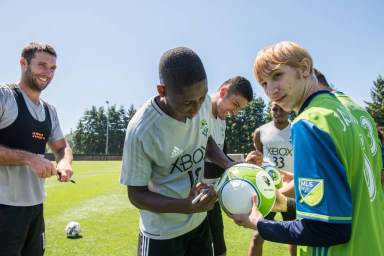 2017 Special Olympics Unified team sign their official Sounders FC contracts -