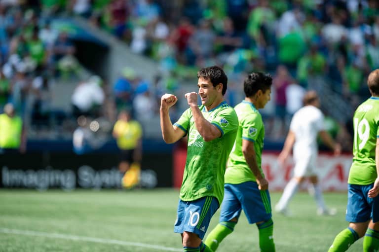 Nicolás Lodeiro continues to rise to occasion, lead Seattle Sounders on second-half surge -