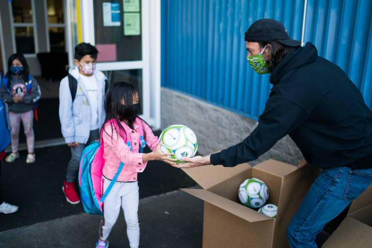 Sounders FC, RAVE Foundation and EarthGen team up to create greener spaces and healther communities at Seahurst and Hilltop Elementary Schools -