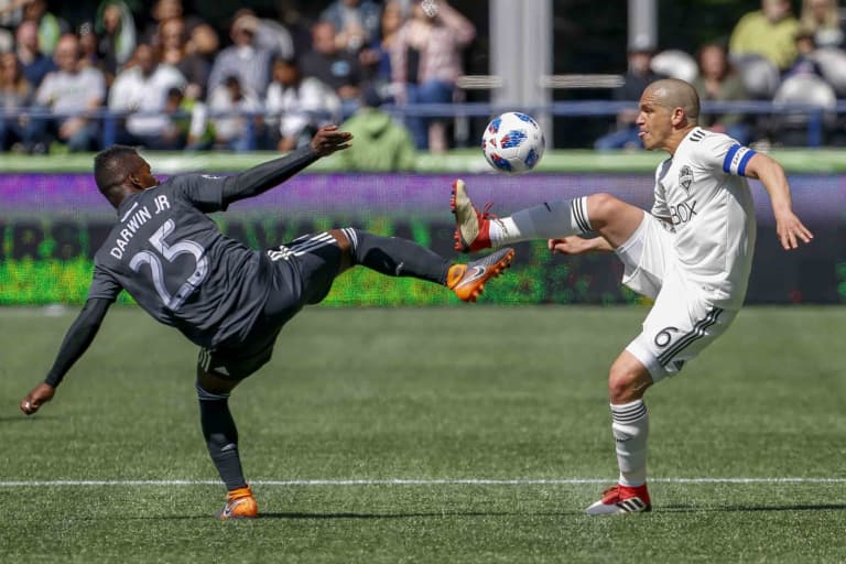 Osvaldo Alonso returns to starting lineup in massive way to lead Seattle Sounders to first win of MLS season -
