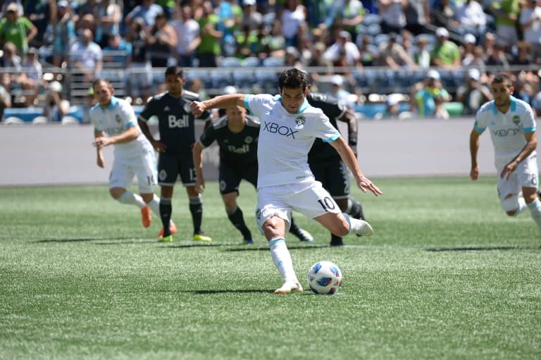 Nicolás Lodeiro steals show, bosses midfield to lead Seattle Sounders to massive win over Vancouver Whitecaps -