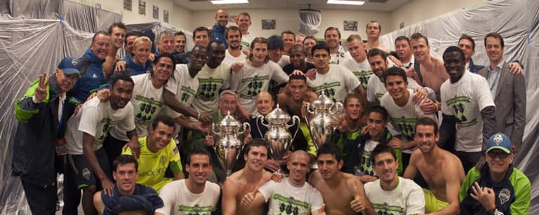 Seattle Sounders honor Gary Wright with Golden Scarf before SEAvVAN -