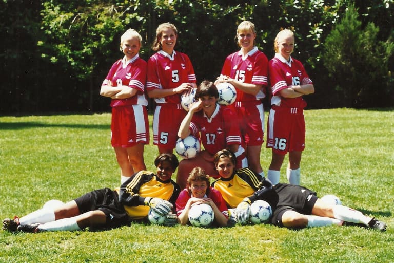 6161.65 Geri Donnelly (centre bottom), 1999 Canadian Women's World Cup BC players