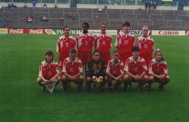 6161.60 Geri Donnelly (front row far L), 1995 Sweden Women's World Cup, Canada vs Norway