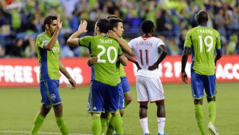 Like/Don't Like: Cubo Torres clicking, Sounders on the upswing and hot potatoes back East -