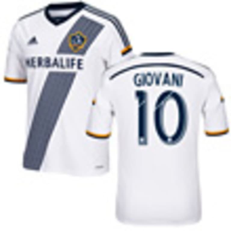 What's in a number? For LA Galaxy, Giovani dos Santos wearing Landon Donovan's No. 10 is a non-issue - //league-mp7static.mlsdigital.net/mp6/image_nodes/2015/08/gds-jersey.jpg