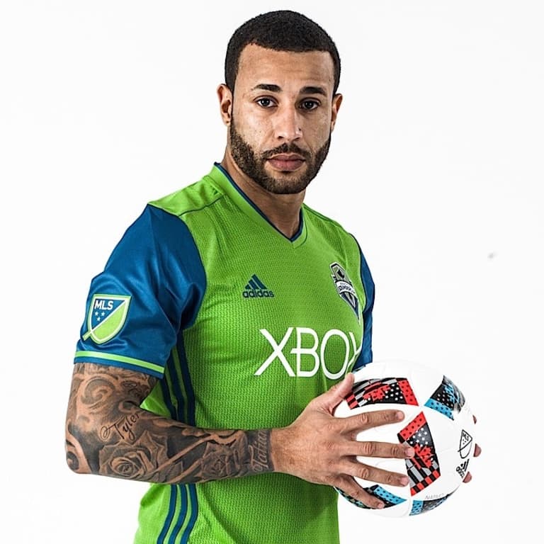 Seattle Sounders FC reveal a sneak peek at their two new kits for 2016 - https://league-mp7static.mlsdigital.net/images/tyrone%20mears%20%28green%29.jpg?null