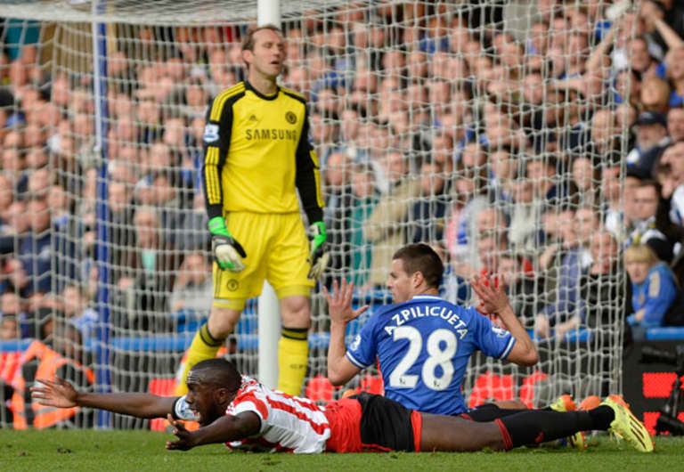 American Exports: Jozy Altidore draws late penalty kick as Sunderland shock title-chasers Chelsea -
