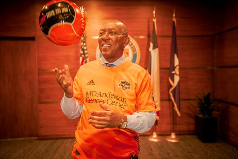 All Orange everything: Houston Dynamo roll out new "Energy" kit for 2019 - https://league-mp7static.mlsdigital.net/images/Sylvester%20Turner%20in%202019%20Dynamo%20kit_0.jpg