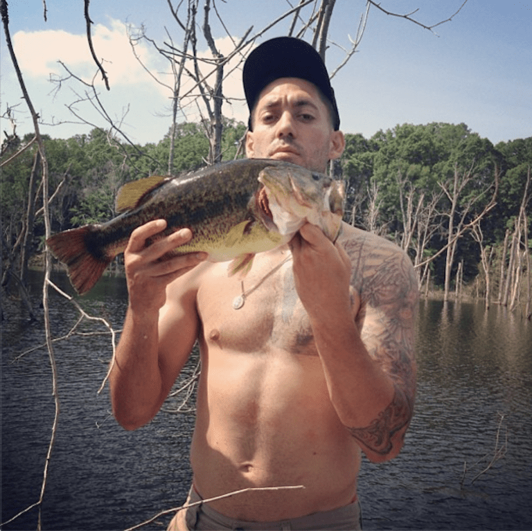 Clint Dempsey is straight flexin' on that fishing game in East Texas | THE SIDELINE -