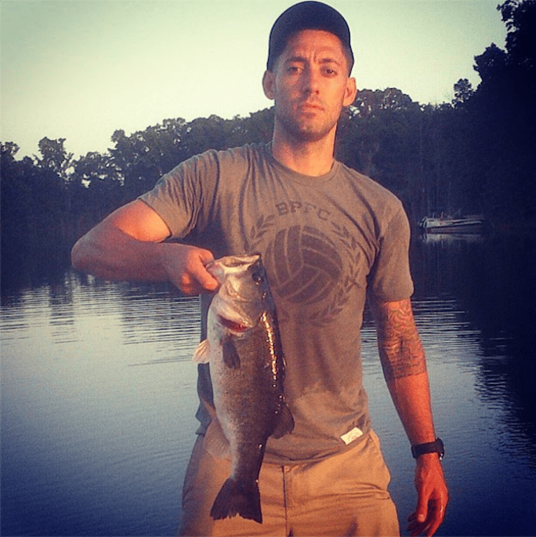 Clint Dempsey is straight flexin' on that fishing game in East Texas | THE SIDELINE -