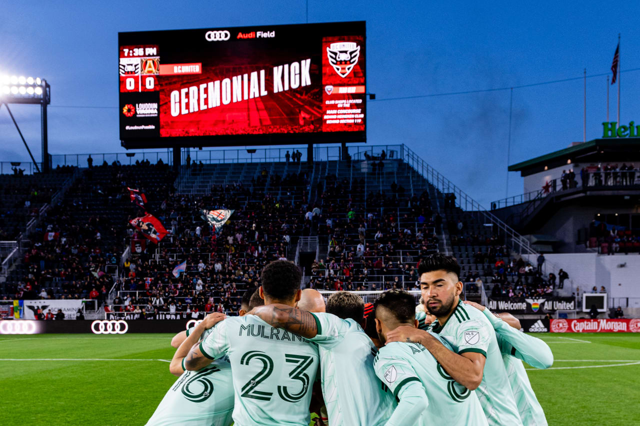 Atlanta United players huddle together before the match against DC United at Audi Field in Washington, DC, on Saturday April 2, 2022. (Photo by Mitch Martin/Atlanta United)